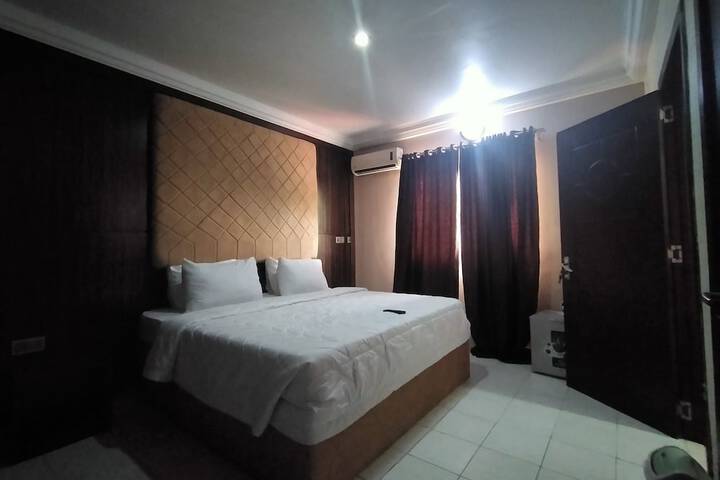 Room 9 of 34