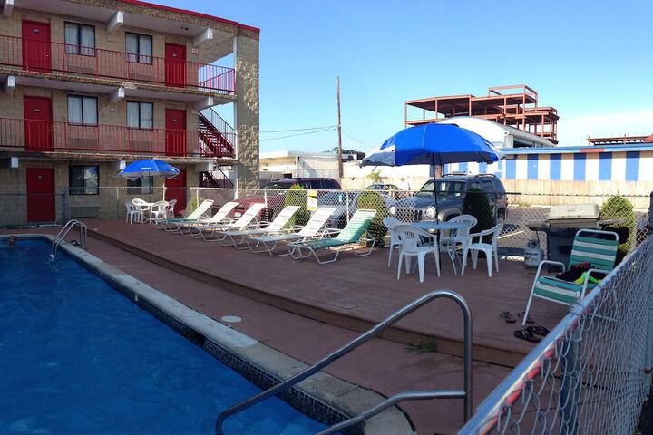 Pool 32 of 35