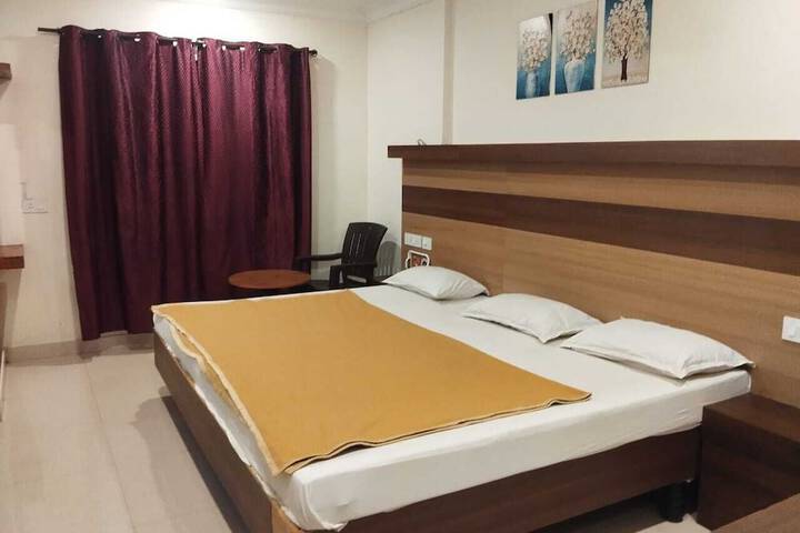 Room 9 of 13