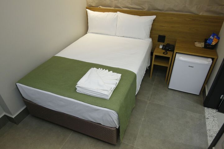 Room 3 of 32