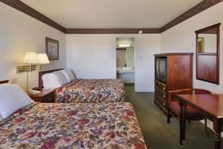 Room 4 of 32