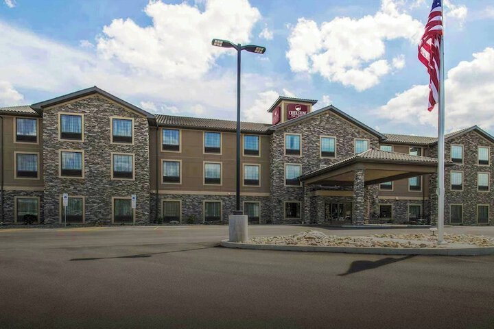 Creekstone Inn & Suites