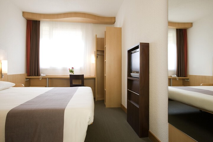 Room 8 of 38