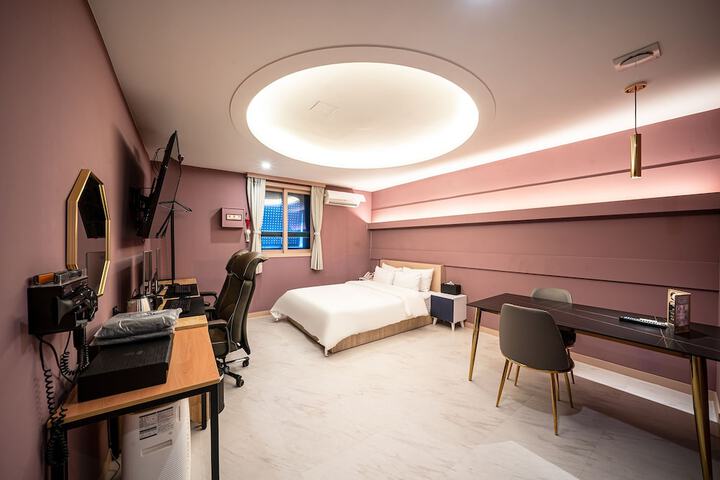 Room 16 of 57