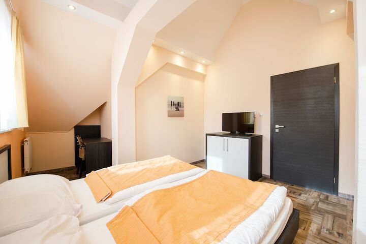 Room 15 of 47