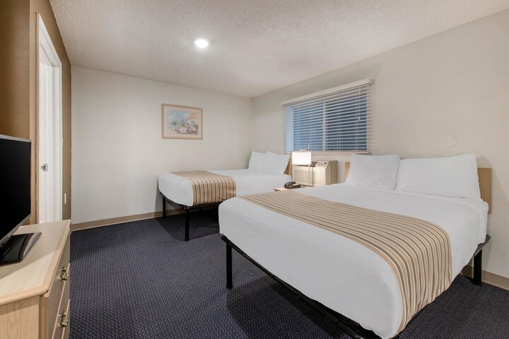 Standard Room, King or Two Doubles (1 of 15)