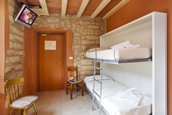 Room 25 of 40