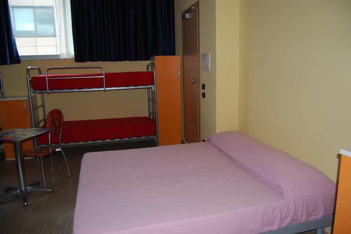 Room 14 of 33