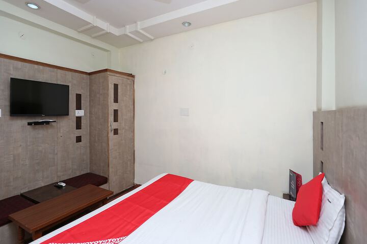 Room 8 of 17