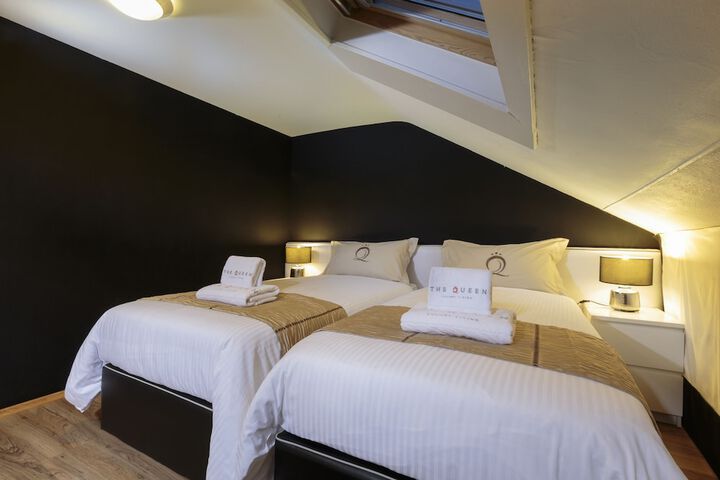 Room 44 of 645