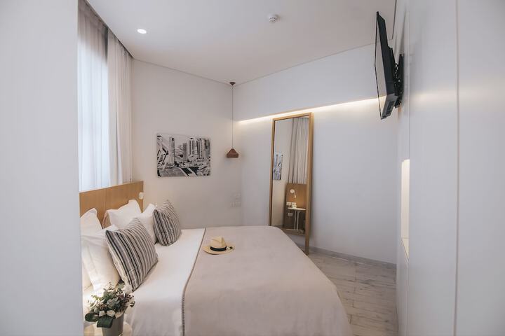Room 14 of 66