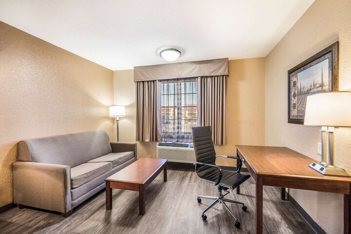 Room 18 of 38