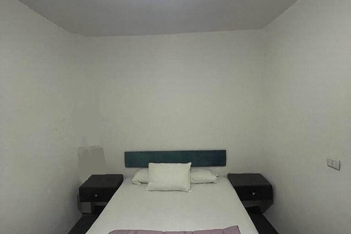 Room 7 of 9