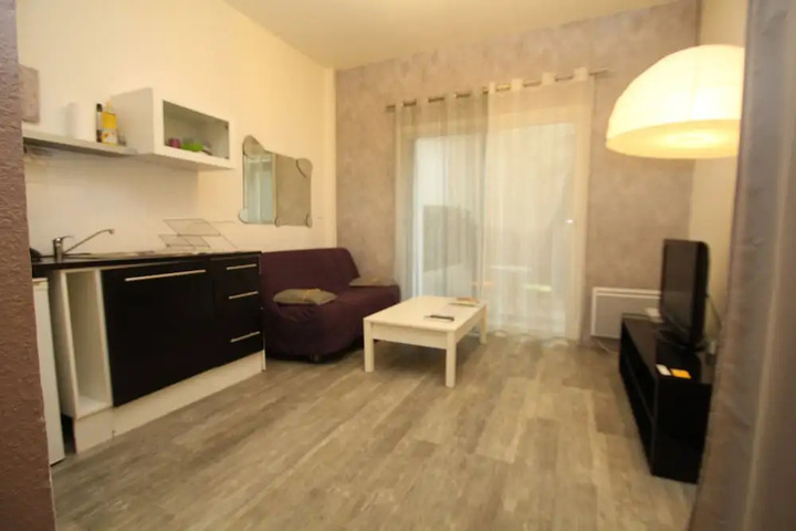 Room 5 of 11