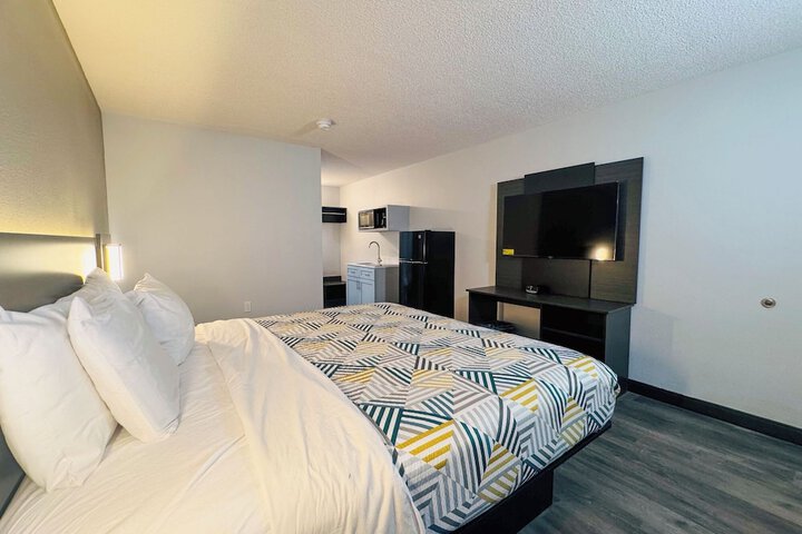 Room 11 of 25
