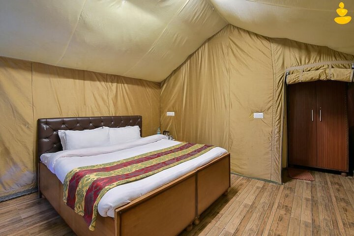 Room 6 of 10