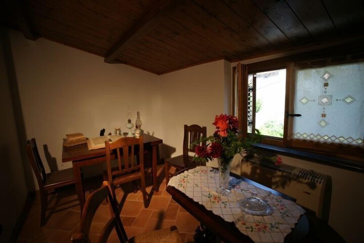 Room 11 of 27