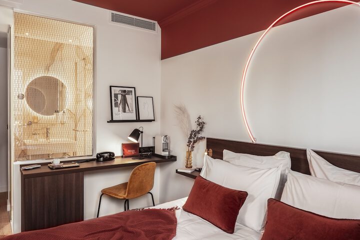 Room 26 of 103
