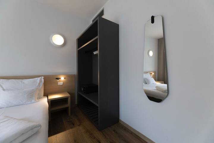 Room 65 of 104
