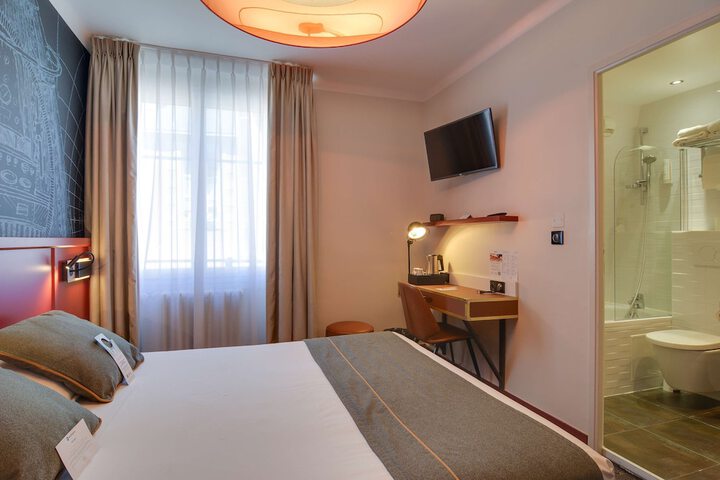 Room 26 of 62