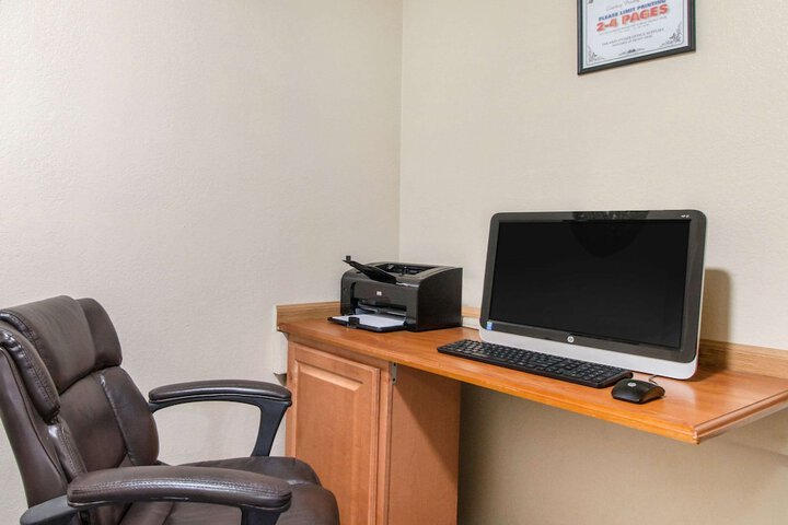 Business Center 32 of 49