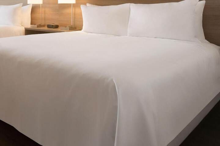 1 Queen Bed (14 of 14)