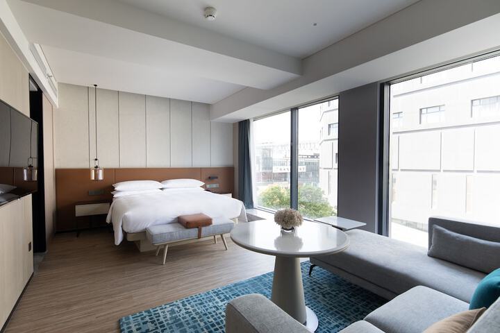 Room 4 of 43