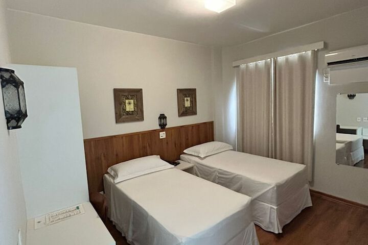Room 18 of 104