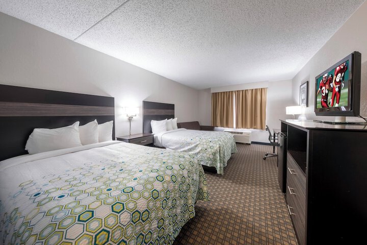 2 Double Beds (8 of 14)