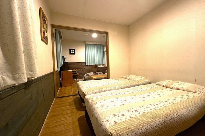 Room 8 of 22