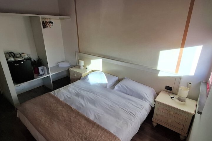 Room 9 of 39