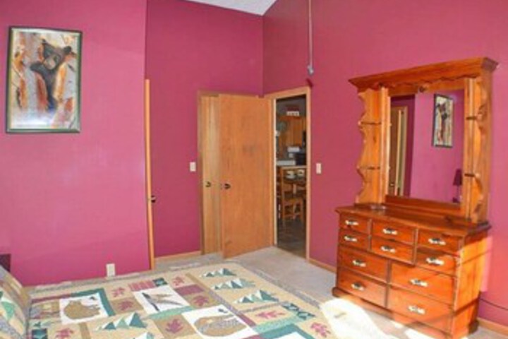 Room 33 of 47