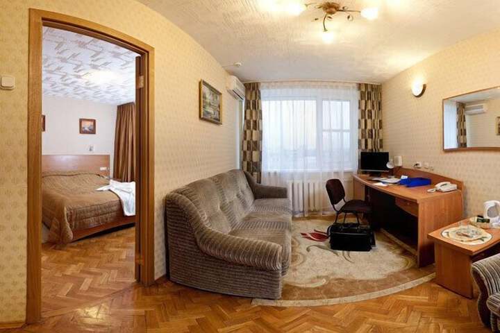 Room 13 of 99