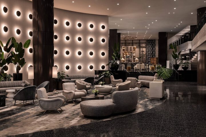 Lobby lounge