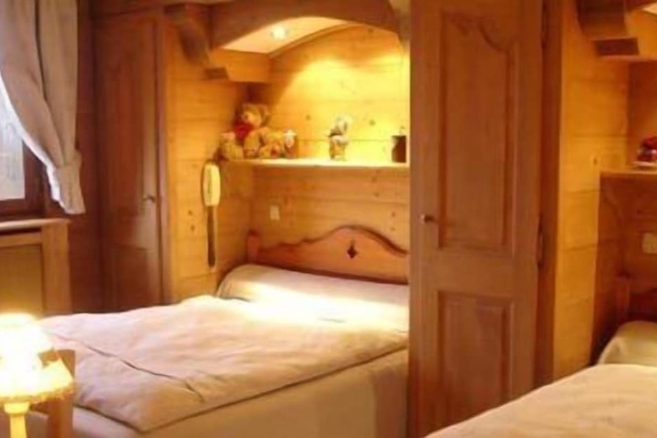 Room 9 of 43