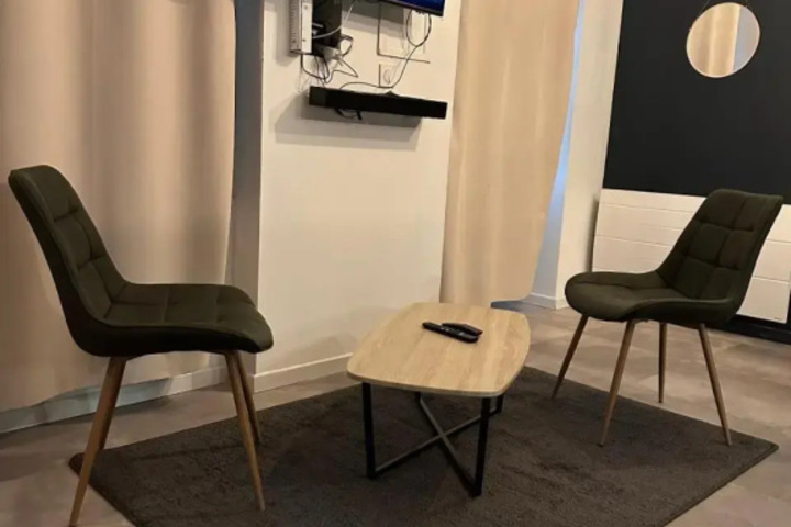 Room 3 of 7