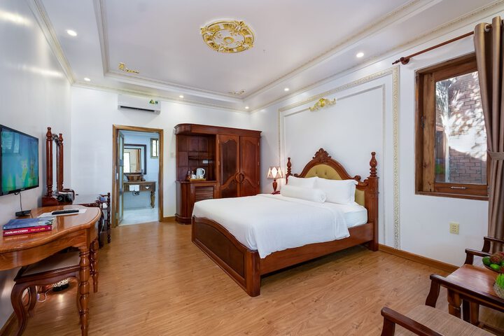 Room 16 of 80