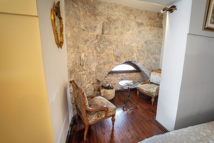Room 25 of 49