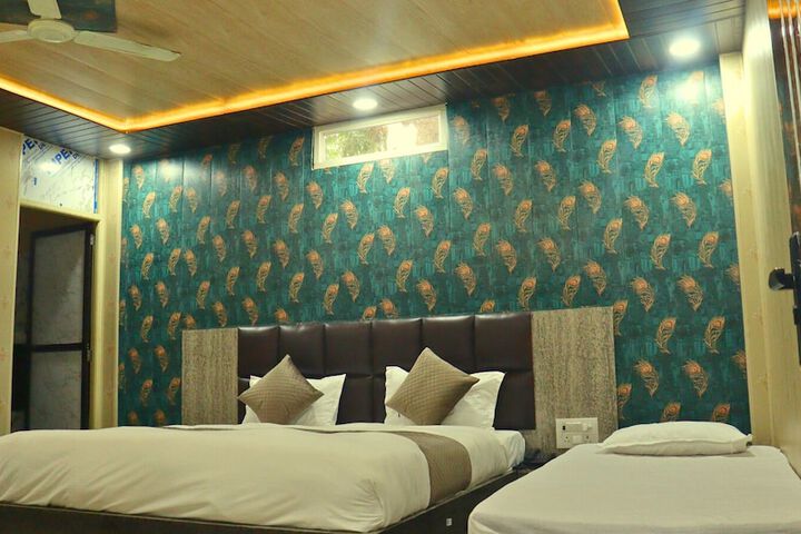 Room 4 of 25