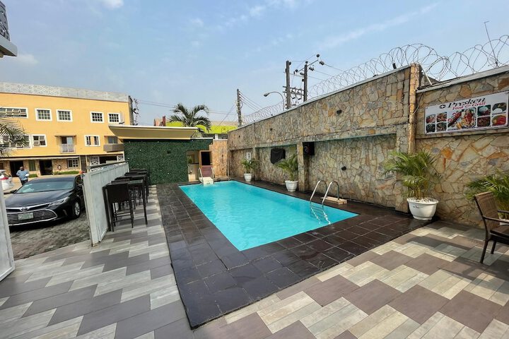 Pool 10 of 13
