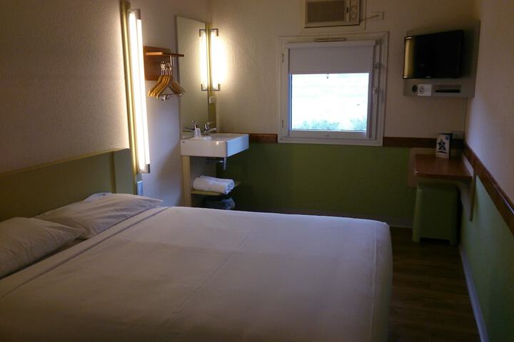 Room 6 of 34