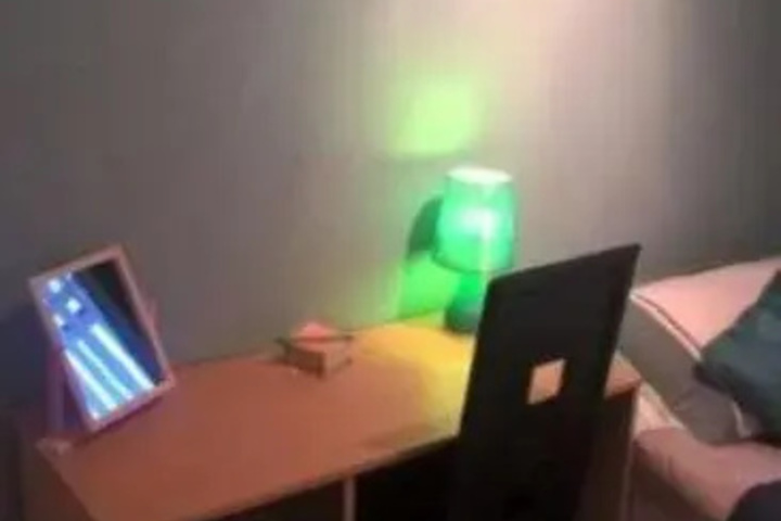 Room 6 of 10