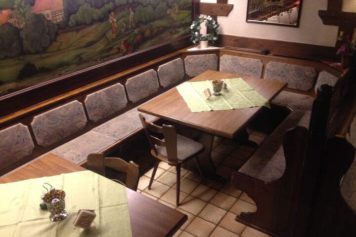 Dining 7 of 26