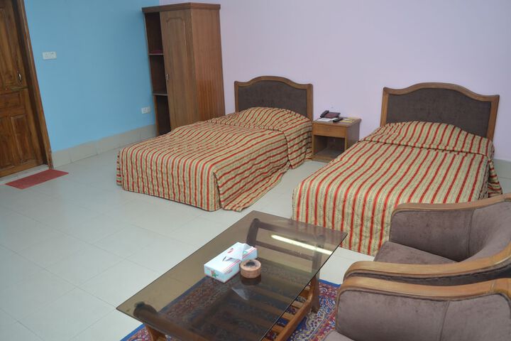 Room 13 of 38