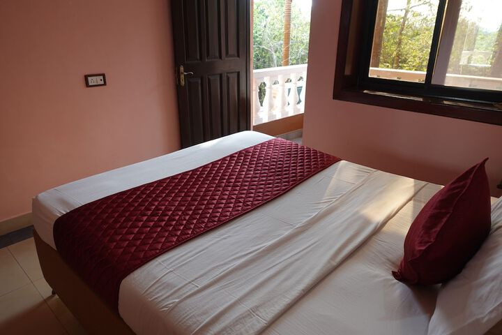 Room 5 of 12