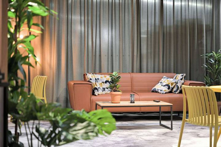 Entrance & Lobby