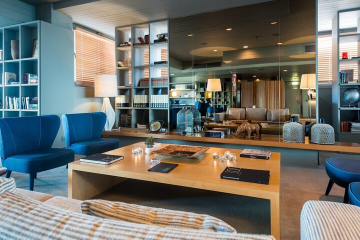 Lounge 56 of 65
