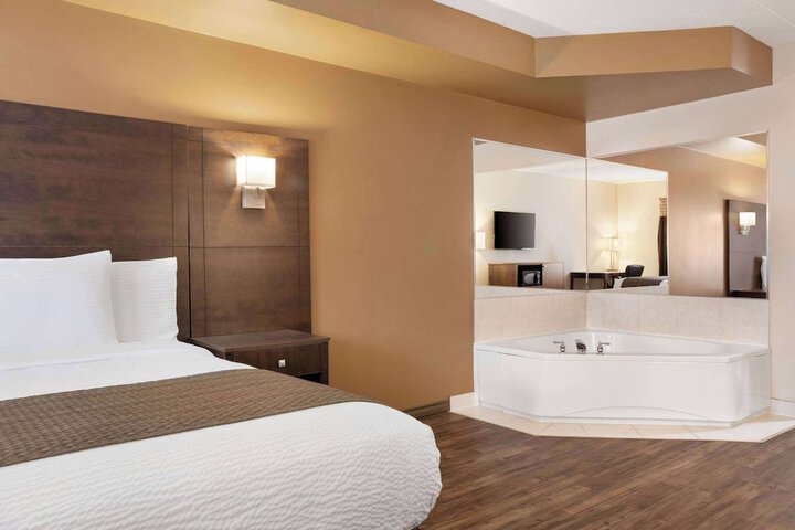 Room 14 of 36