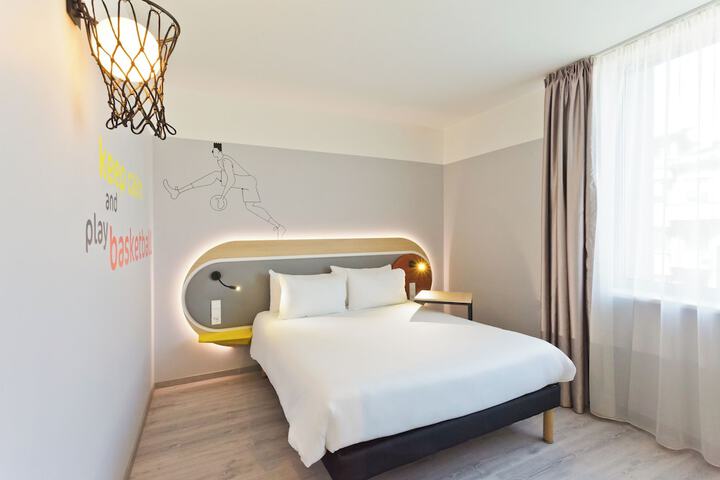 Room 6 of 43