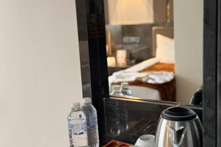 Room 32 of 60